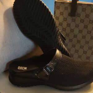 DREW Women's Black Textured Mules